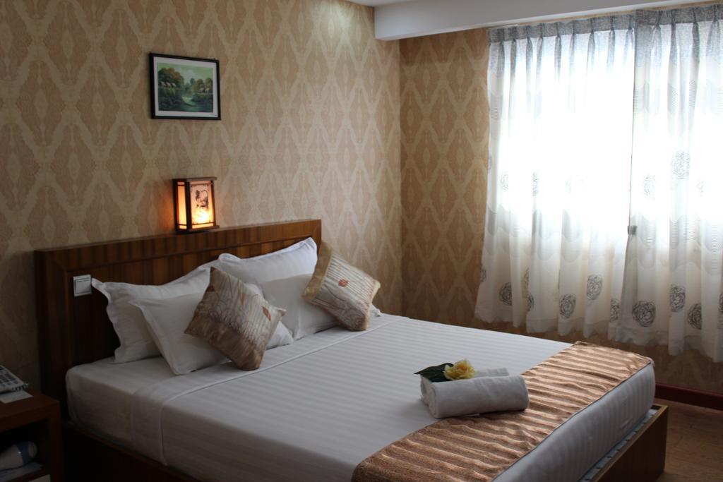 Hotel Kan Kaw Yangon Exterior foto